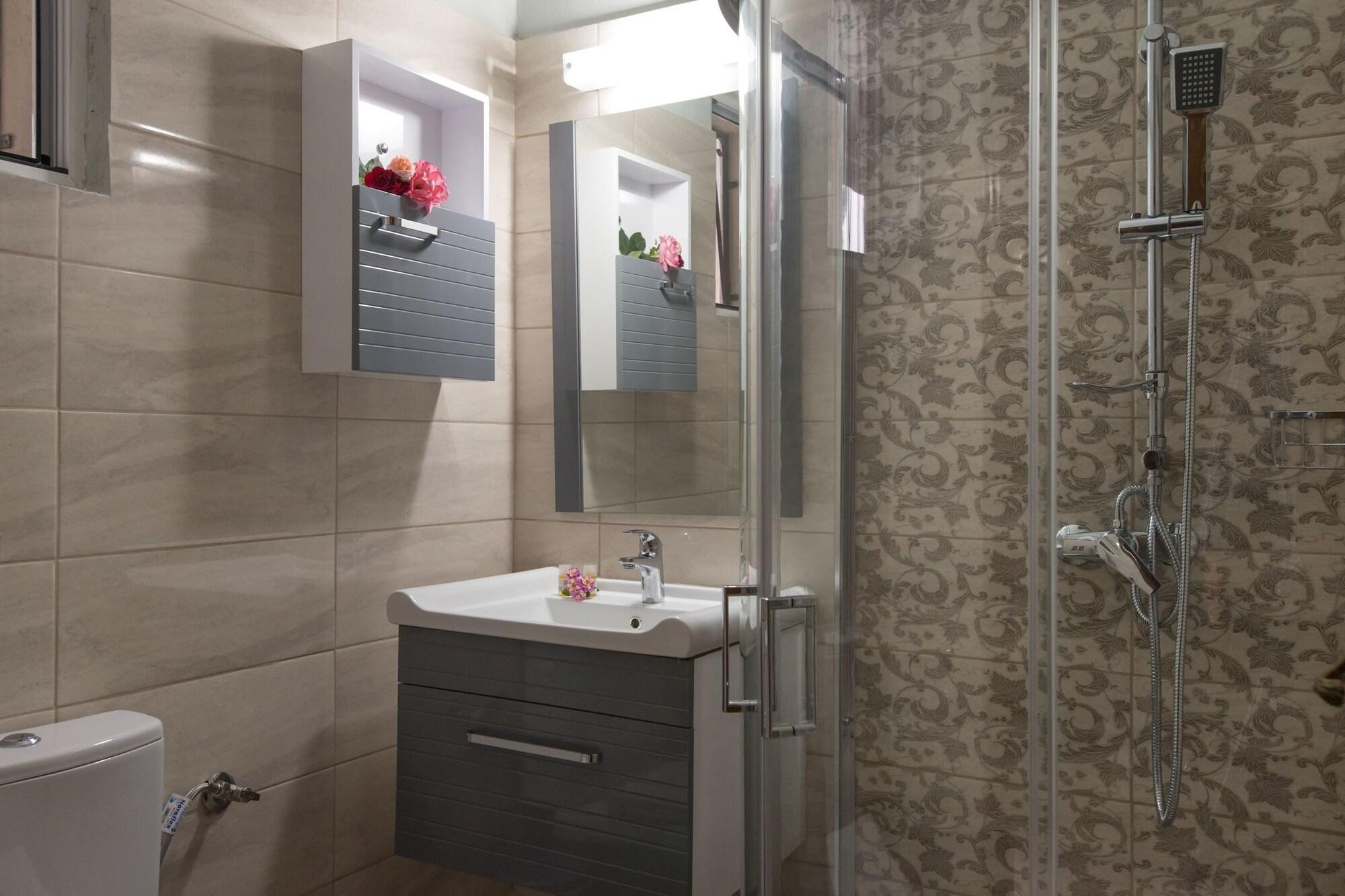 Eleni Hotel 2*